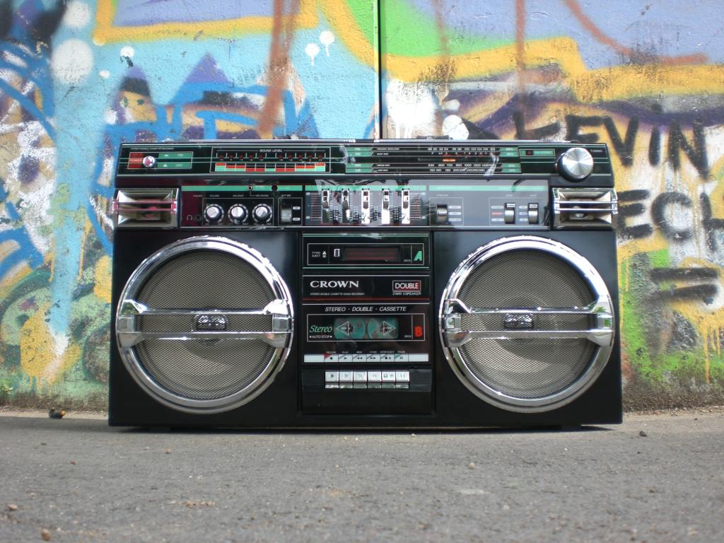 analogue-antique-boombox-159613